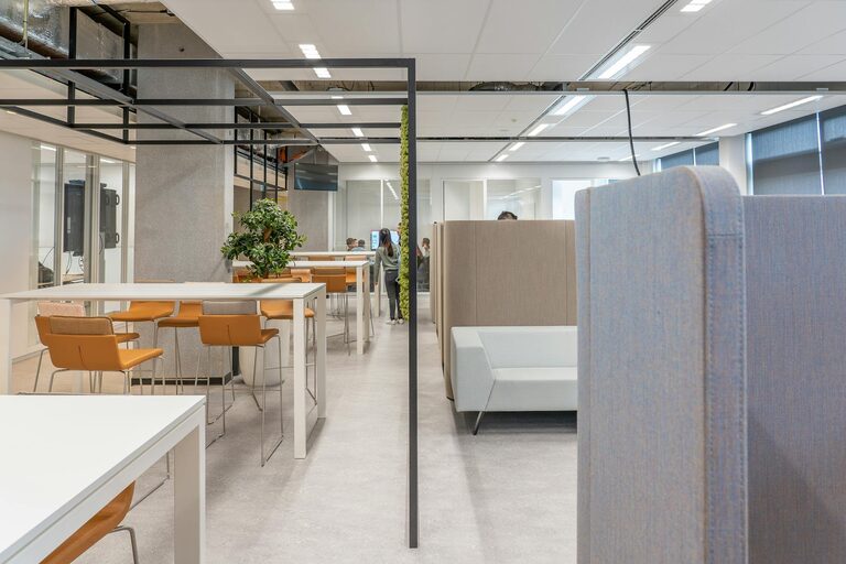 Tips for Choosing a Comfortable Desk Chair for Your Workspace